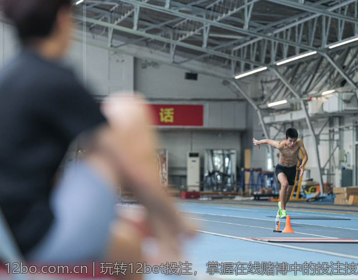 在手机上轻松完成12bet官网登录下载，畅玩各类精彩游戏